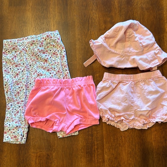 6-9 month bundle of baby girl clothes (18 pieces) - Picture 8 of 9